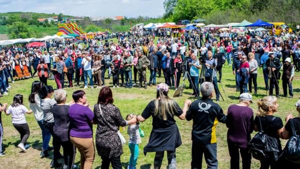 15 000 души събра фолклорния фестивал в чирпанското село Златна ливада