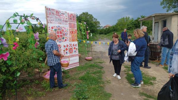 Първи ритуал розобер от Празника на розата се проведе в Черганово