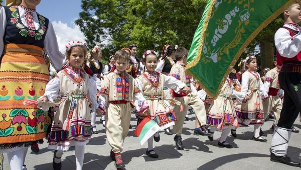 Впечатляващо шествие за 24 май отбеляза най-българският празник в Стара Загора