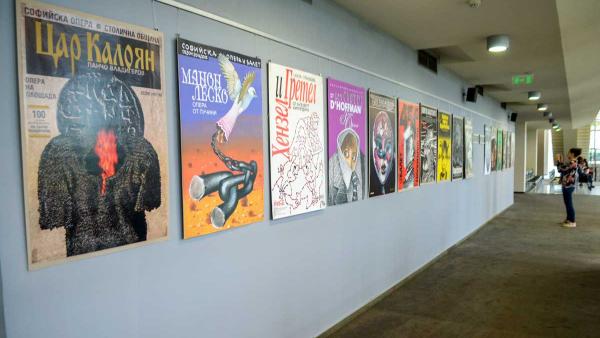 Представиха непоказвана досега изложба с киноплакати на Симеон Кръстев