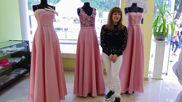 Дизайнерката Жени Живкова представи ушитите от нея рокли за Царица Роза