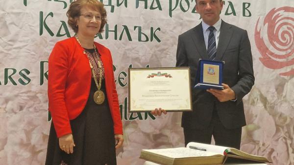 Трима достойни казанлъчани получиха званието почетен гражданин на Казанлък