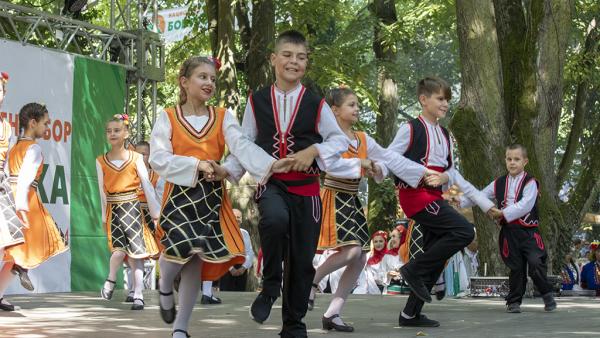 Детски гайдарски състав и талантлива група грабнаха наградата на кмета на събора  Богородична стъпка