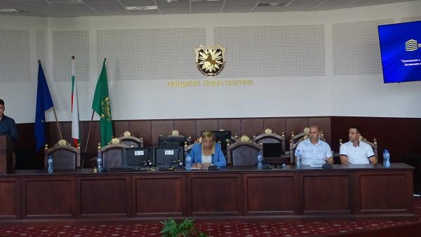 Бизнесът на Нова Загора прие мерки за по-добра инвестиционна среда в дискусия с кмета Галя Захариева