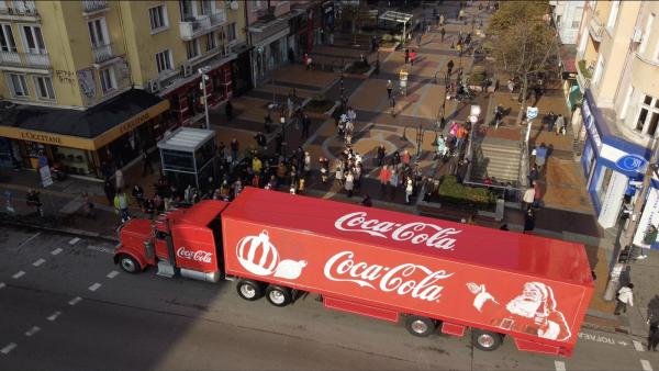 Коледният камион на Coca-Cola пристигна в България, ще спре и в Стара Загора