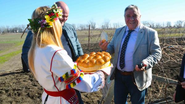 С ритуално зарязване и молебен за здраве отбелязаха Трифон Зарезан в Тракийския университет