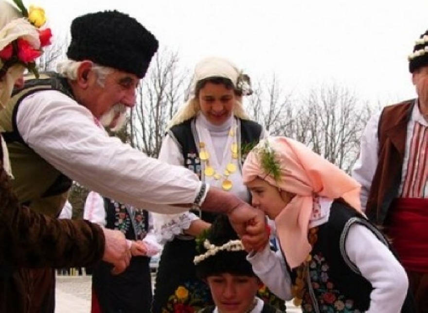 Показват българските обичаи на Сирни Заговезни на поляната в парк Загорка