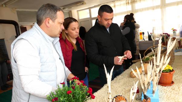Изложба на бутурници подредиха за Сирни Заговезни в новозагорското село Млекарево
