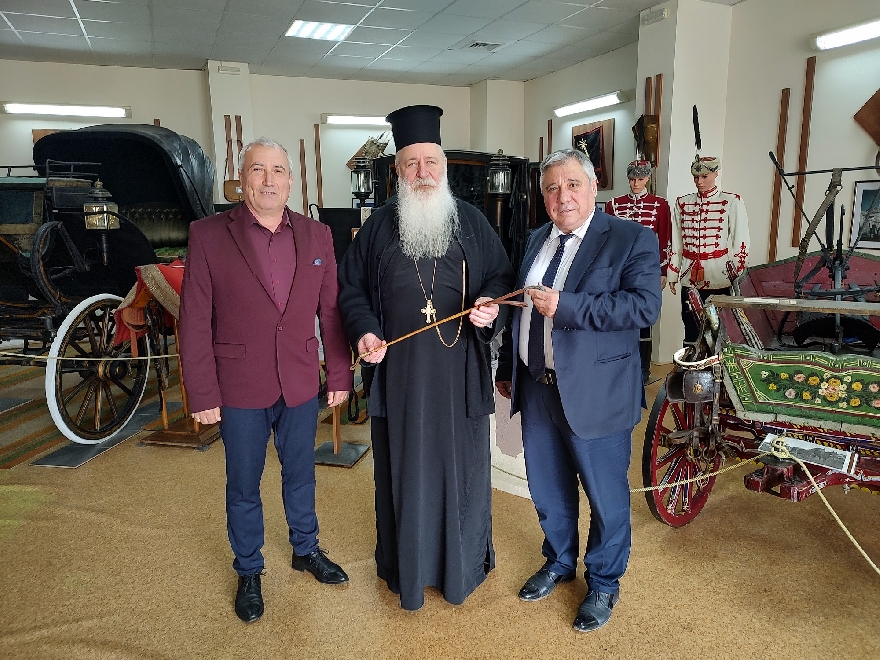 Дядо Сионий дари ценен експонат на Музея на коня в Тракийския университет