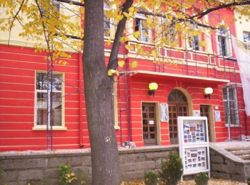 Месец април ще бъде наситен с културни събития в Казанлък