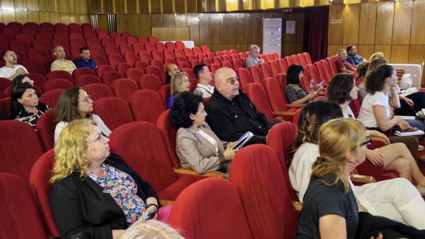На публично обсъждане в Казанлък представиха концепция за подпомагане на сценичните изкуства