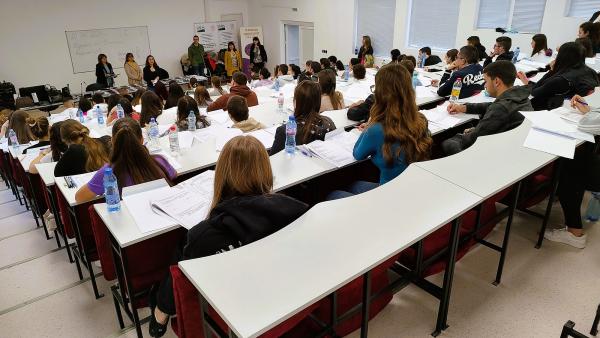 400 кандидат-студенти се явиха на предварителния изпит по биология в Тракийски университет – Стара Загора