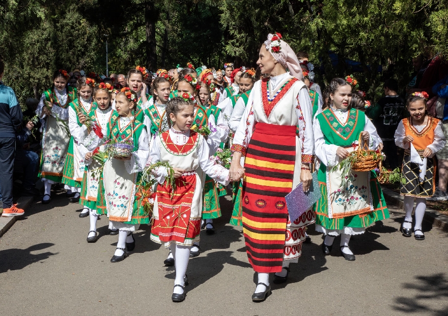 На Лазаровден пъстър празник в  Аязмото” събра малки и големи