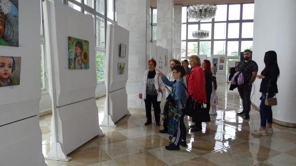 Откриха художествената изложба Майски салон 2024 Стефан Демирев в Нова Загора