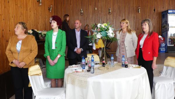 Кметът на  Нова Загора Галя Захариева посрещна учители пенсионери на прием по случай 24 май