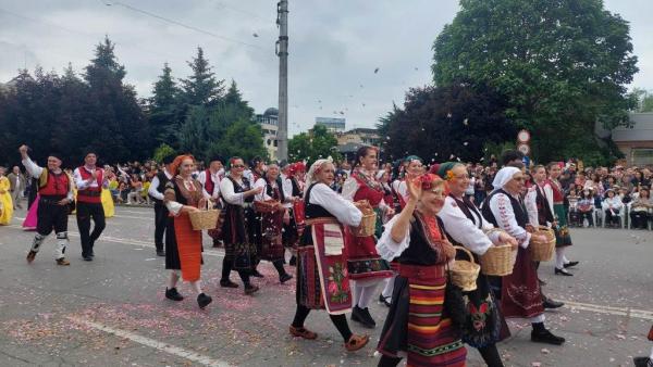 Ограничава се движението в централната градска част на Казанлък заради Празника на розата