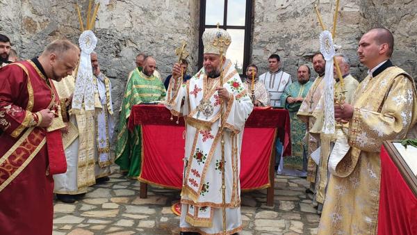 За втори път прозвуча литургия в потопената църква на яз. Жребчево