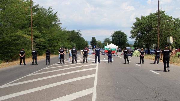 Кметът Живко Тодоров ще разговаря с протестиращите от блокадата до летището