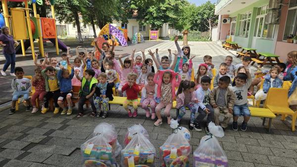 Детски градини в община Нова Загора получиха щедро дарение от фирма  Градус