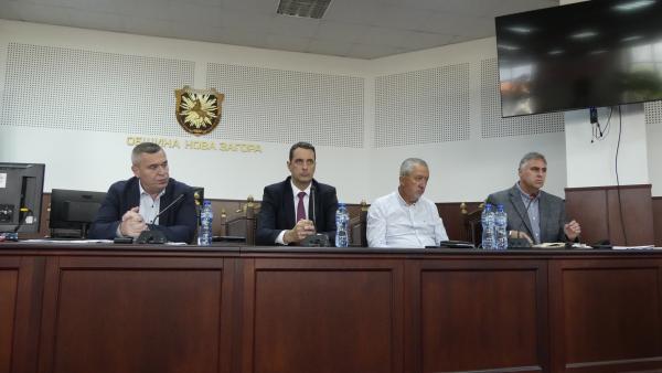 Двама министри се включиха в среща в Нова Загора за овладяване на кризата