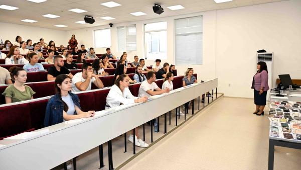 Стотици кандидат-студенти от цялата страна се явиха на изпит по химия в Тракийски университет