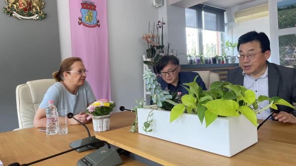 Делегация от корейски журналисти се срещна с кмета на Казанлък Галина Стоянова