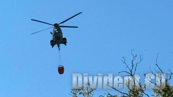 Пристигнаха двата хеликоптера за гасенето на пожара край  Стара Загора