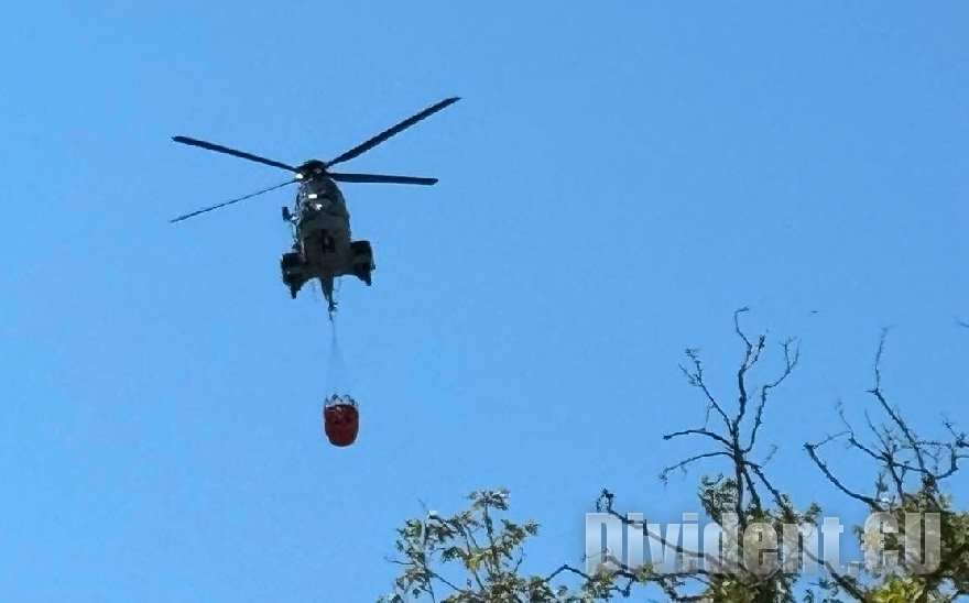 Пристигнаха двата хеликоптера за гасенето на пожара край  Стара Загора