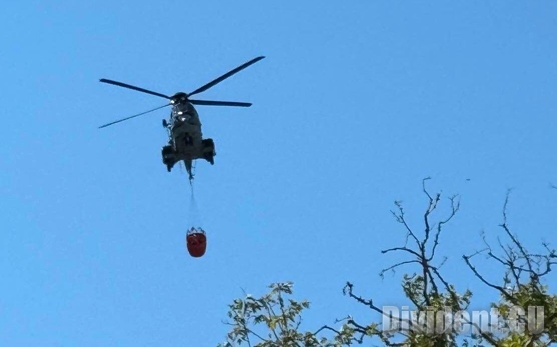 Пристигнаха двата хеликоптера за гасенето на пожара край  Стара Загора