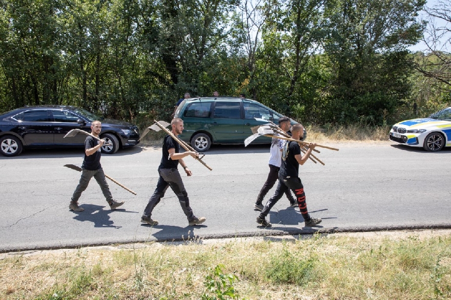 Овладяха пожара над Стара Загора, 12 екипа ще бдят днес за нови запалвания