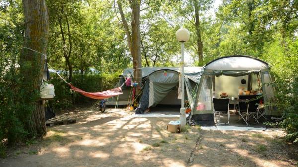 Подготвят правила за разполагане на палатки, кемпери или каравани извън къмпингите