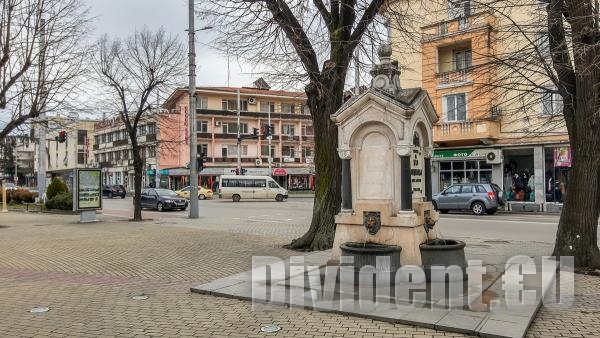 Мъж потроши и обра дузина леки автомобили в Казанлък, влиза в затвора