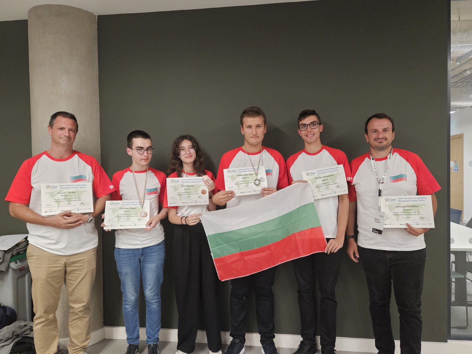 Българският отбор с 3 медала от Международната олимпиада по география