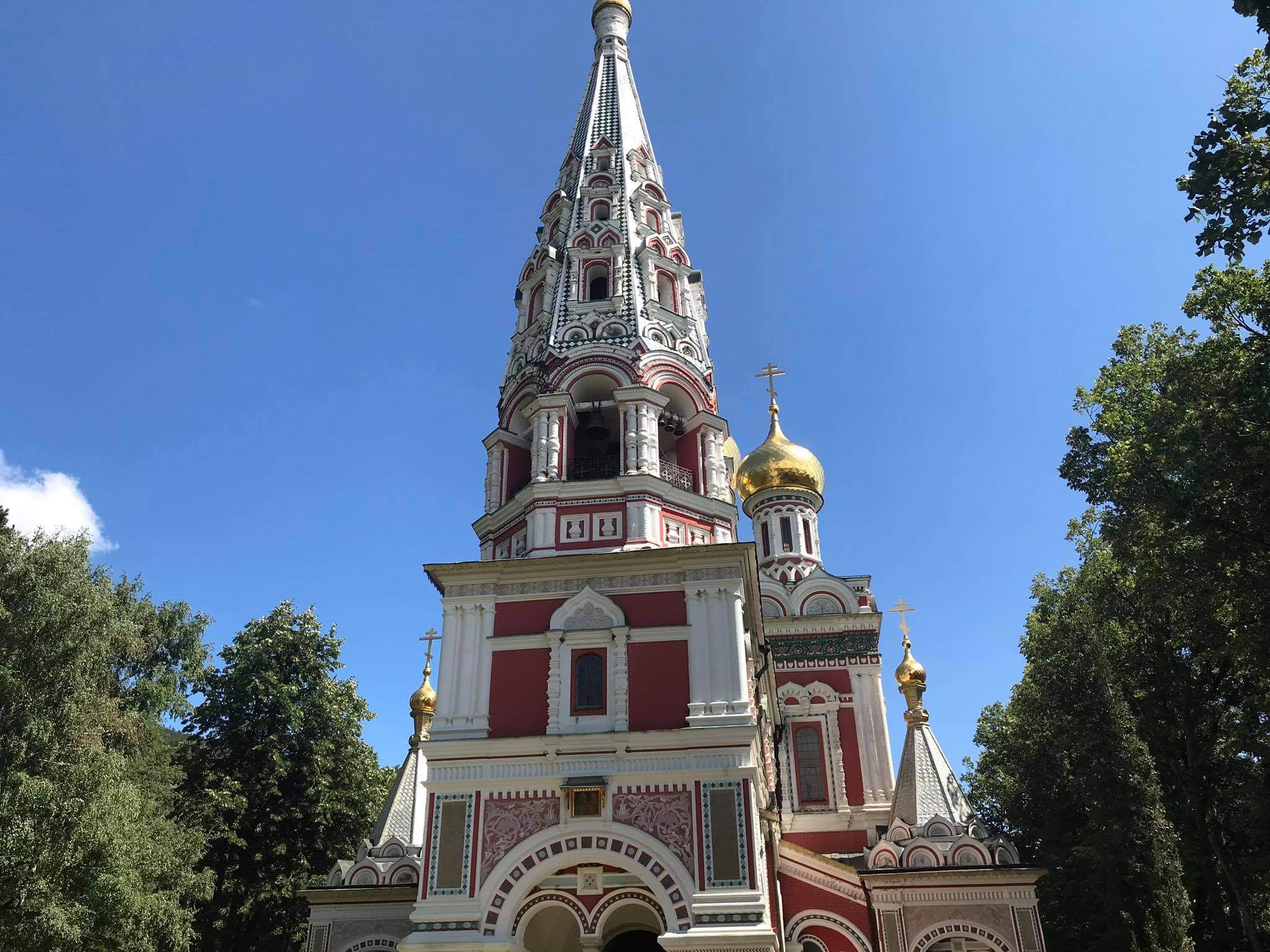 Ремонтираме по спешност камбанарията със златните кубета в Шипка с над 1,6 млн. лв.