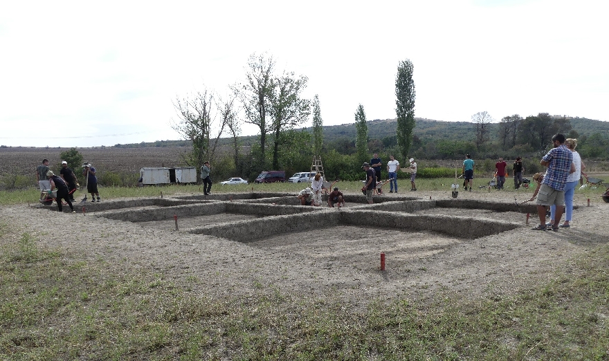 Започнаха археологически разкопки на селищна могила  Мусовица  край село Кортен