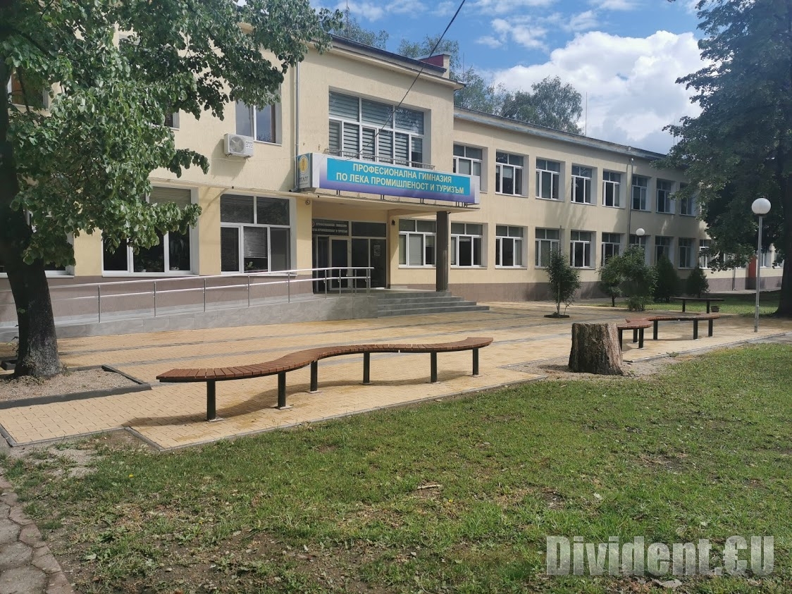 Гимназист от Казанлък е дал положителна проба за новия коронавирус