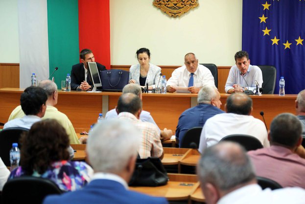 Удължиха с още 2 месеца извънредната епидемична обстановка в България