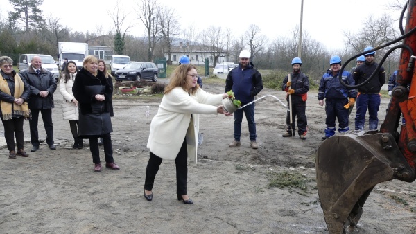 Започна цялостно обновяване на Дом за стари хора Света Петка в село Баня