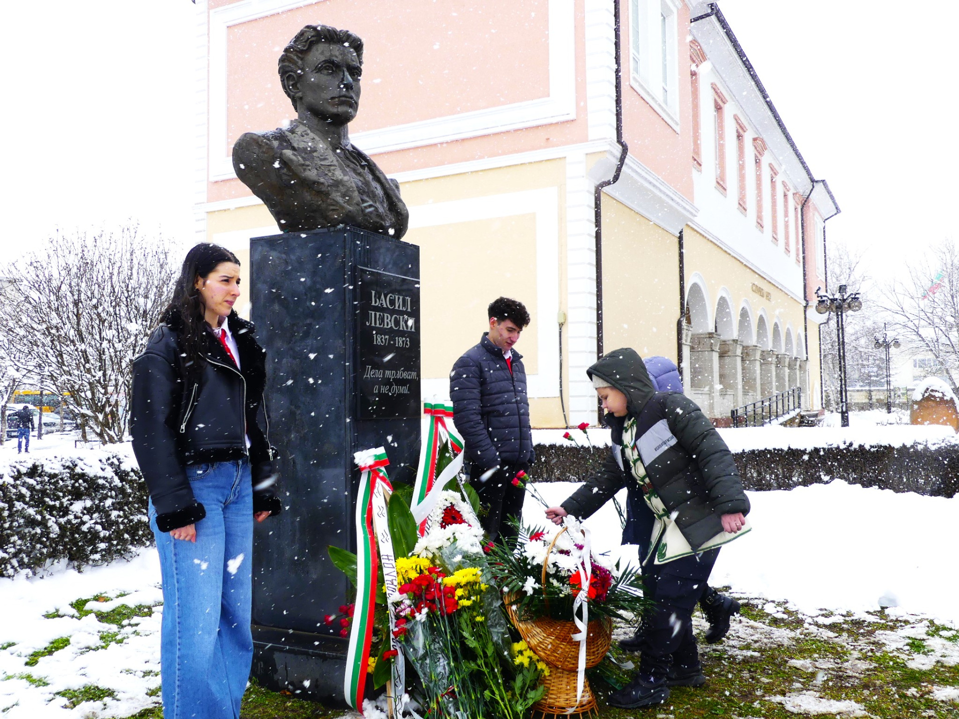 Нова Загора отбеляза 152 -рата годишнина от героичната смърт на Апостола на свободата