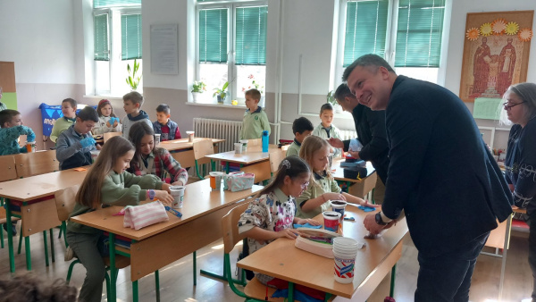 Зам.-кмет и директор на ДГС обучаваха ученици в грижа за растенията