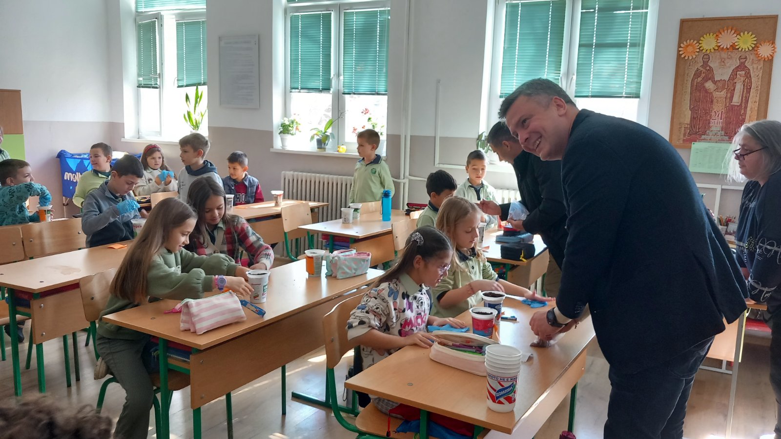 Зам.-кмет и директор на ДГС обучаваха ученици в грижа за растенията