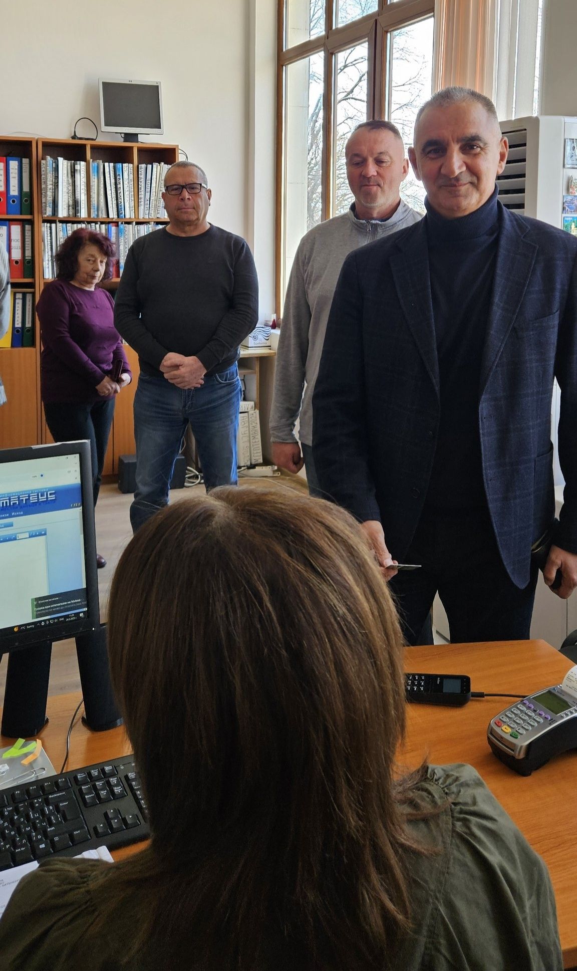 Кметовете от община Гурково платиха данъците си с призив към жителите да последват примера им