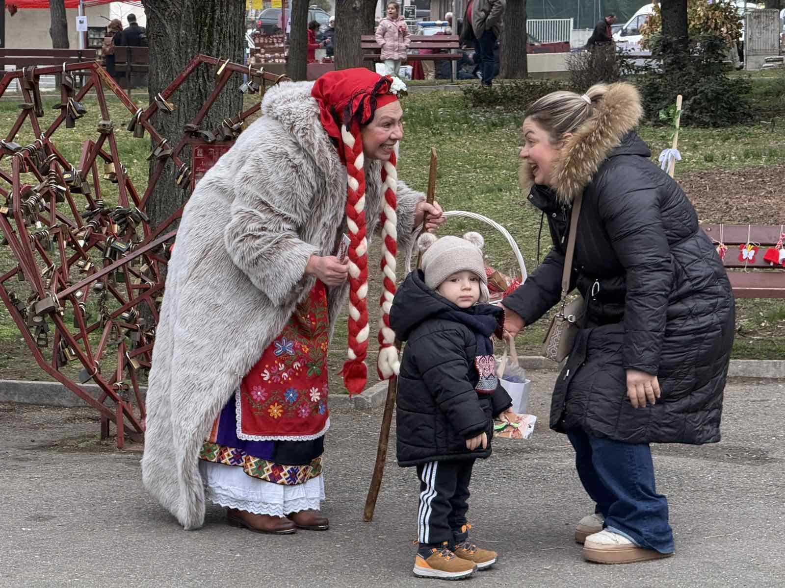 Празничен 1 март в Стара Загора: Парк  Пети октомври  грейна в червено и бяло