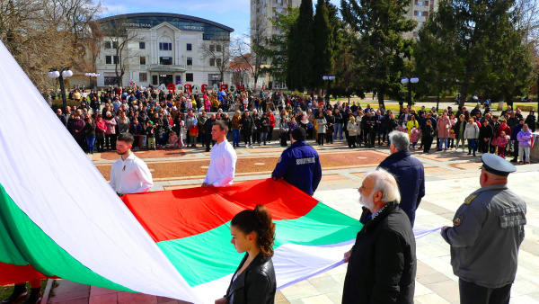 Нова Загора отбеляза тържествено Националния празник на България