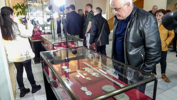 Откриха изложба с автентични накити, посветена на 8 март