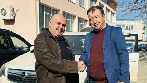 Кметът на Николаево Константин Костов  предостави служебен автомобил на полицията