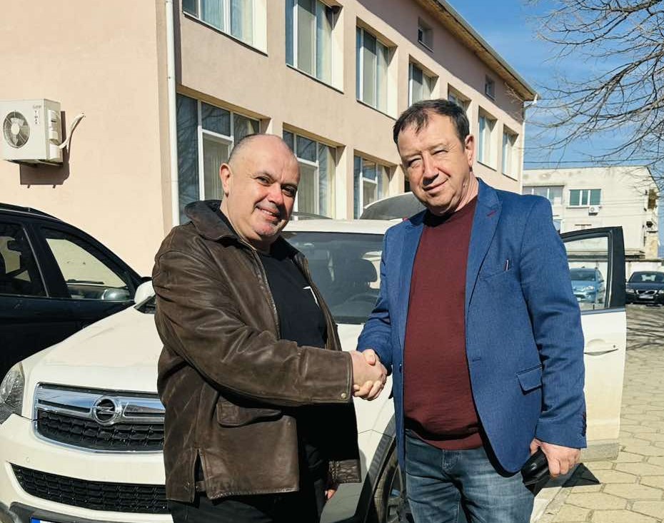 Кметът на Николаево Константин Костов  предостави служебен автомобил на полицията