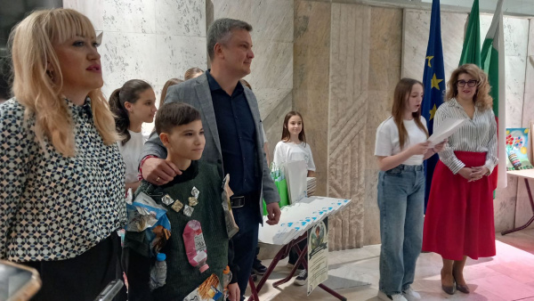 Вторият живот на отпадъците може да е красив и полезен, доказаха децата на Стара Загора