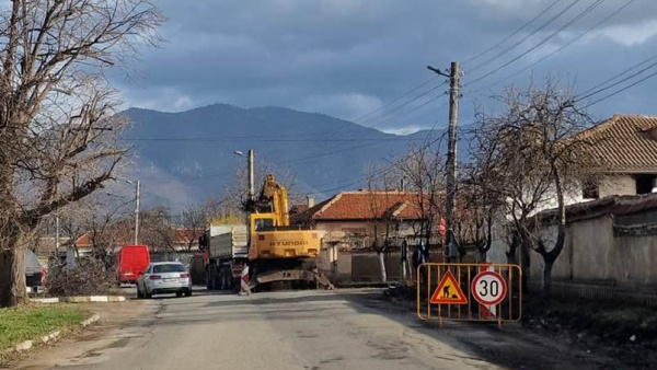 Започна цялостна рехабилитация на основна улица в мъглижкото село Тулово за 4,2 млн. лева