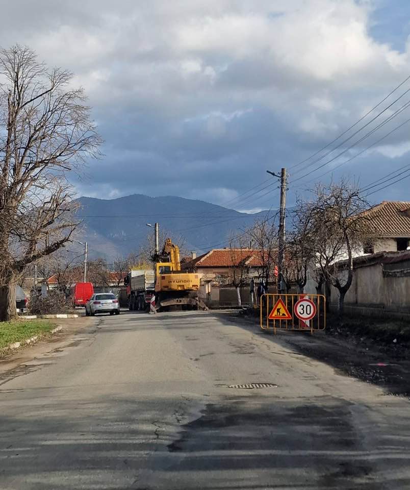 Започна цялостна рехабилитация на основна улица в мъглижкото село Тулово за 4,2 млн. лева
